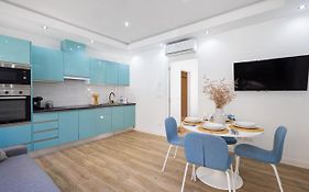 Florit Flats - The Port Avenue Apartment